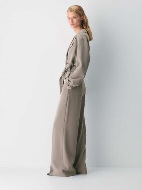 Babaton Leeway pant ssway crepe 6 Turner Taupe read